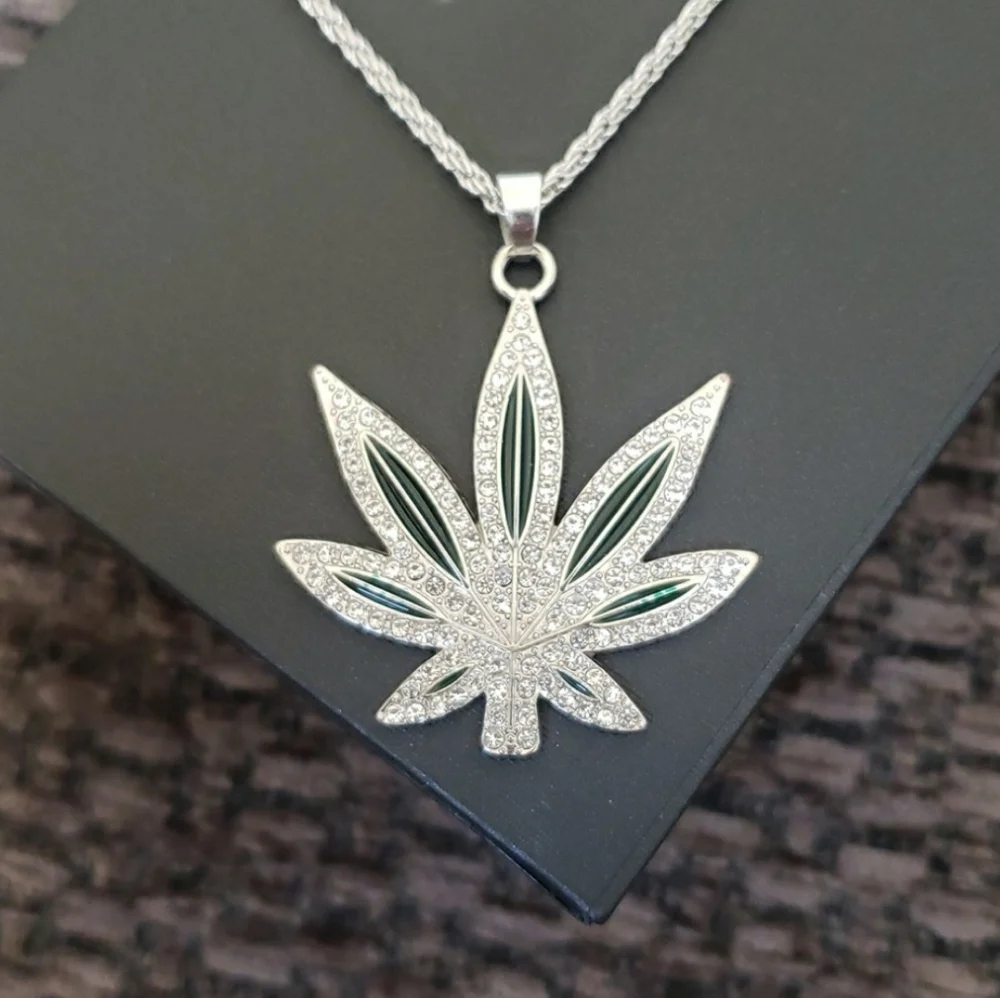 Leaf Pendant Necklace